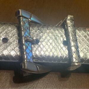 Ellen Tracy New Shiny Silver Textured Belt